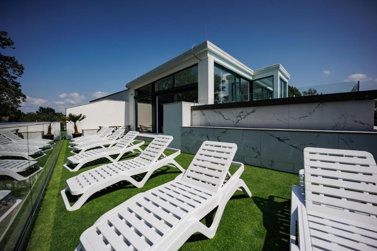 Villa Bauhaus Wellness Apartman Шиофок Экстерьер фото