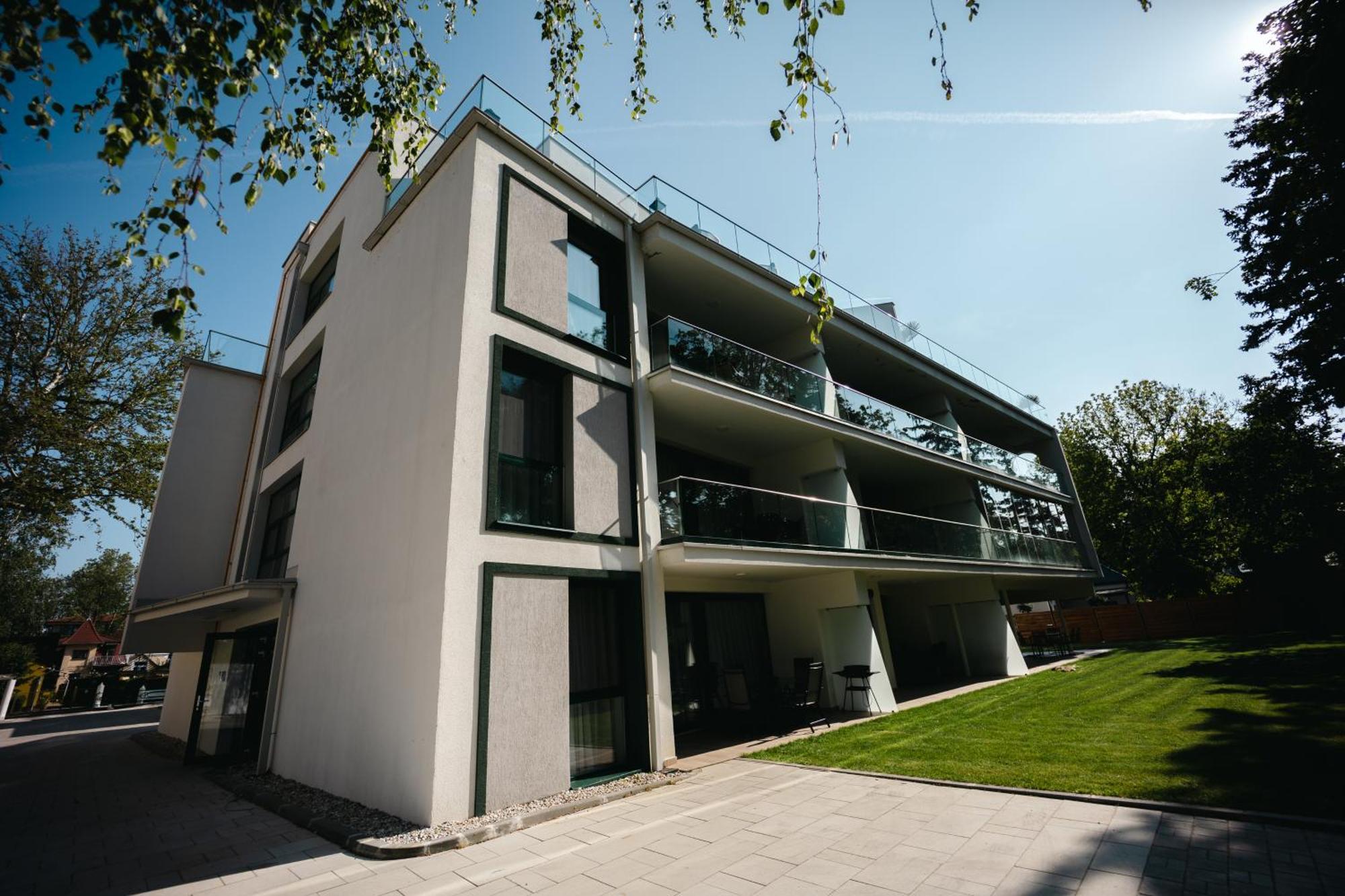 Villa Bauhaus Wellness Apartman Шиофок Экстерьер фото